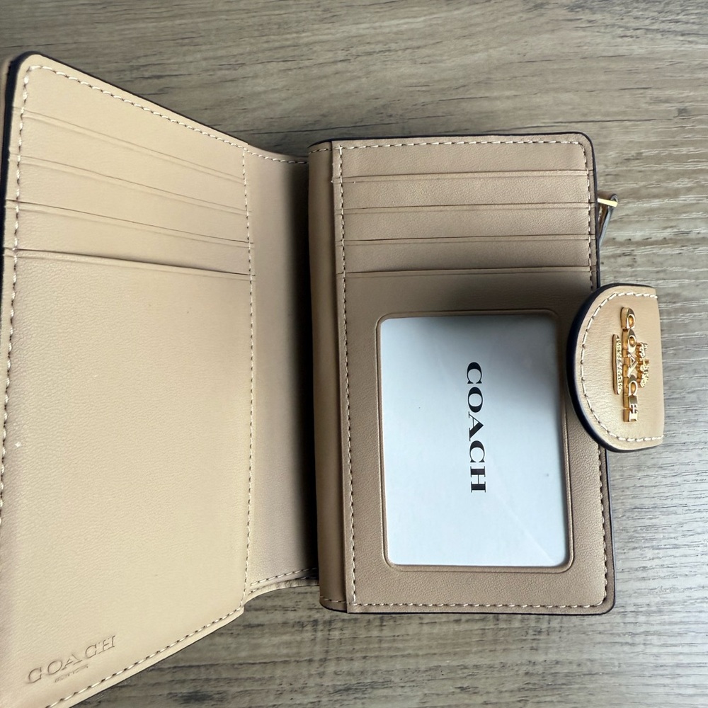 Coach Medium Corner Zip Wallet Signature Canvas Gold hardware/Dark Natural NWT - Picture 3 of 5